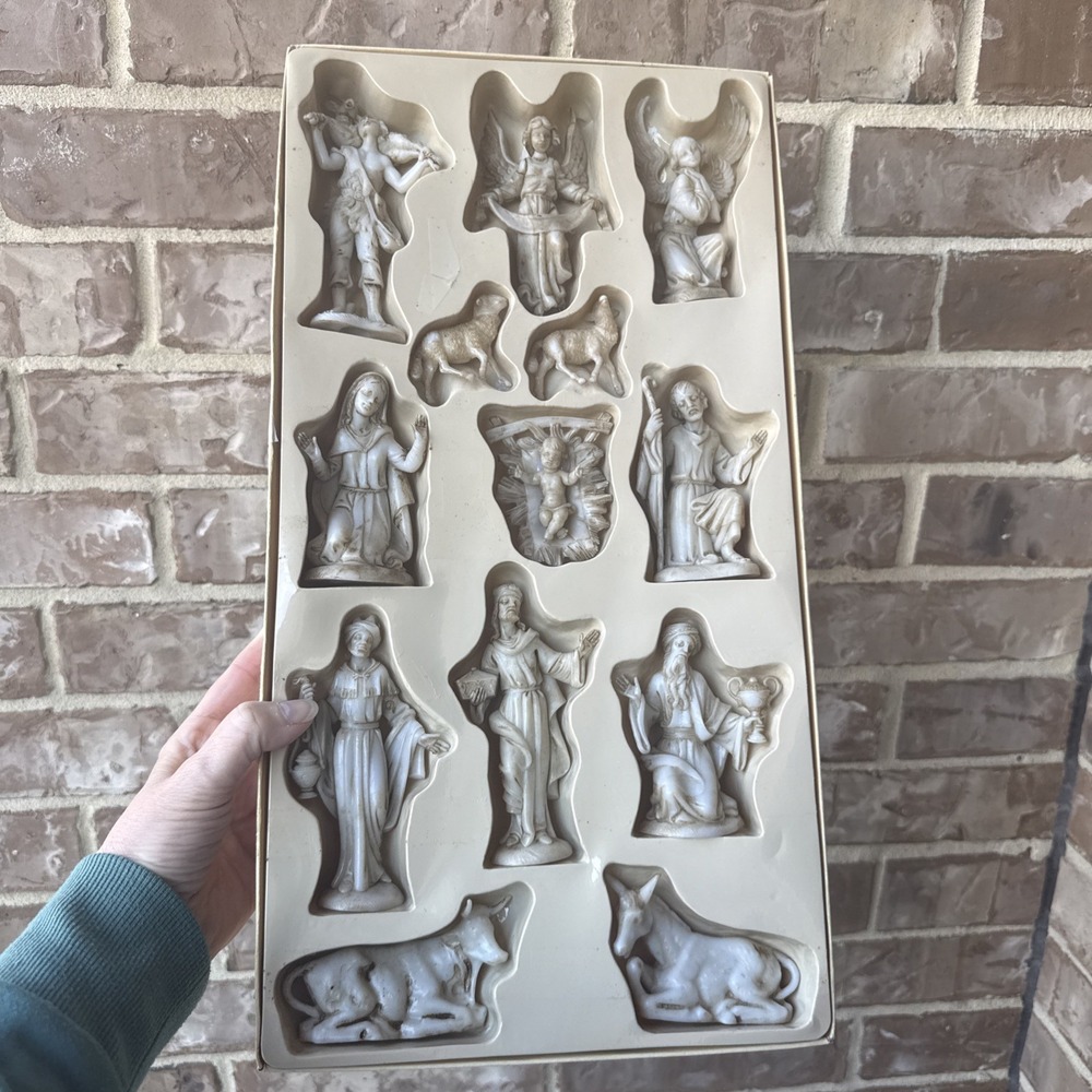 Vintage Boxed Full Set of Trim Trends 13pc Plastic Nativity Set
